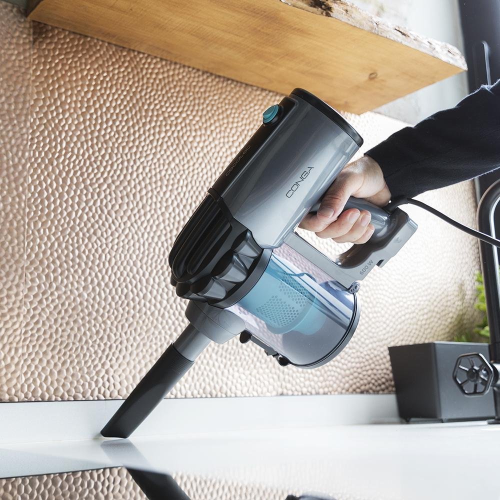 Cecotec Conga ThunderBrush 560 en modo aspirador de mano